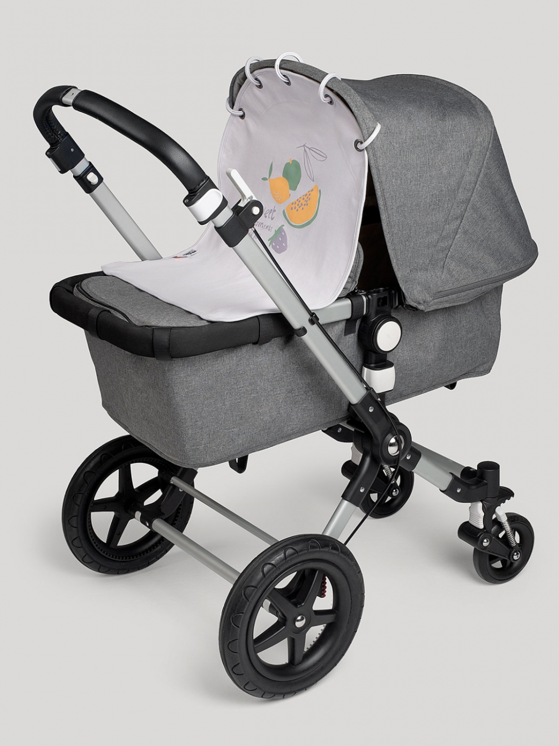 Солнцезащитная шторка Leokid в коляску 2