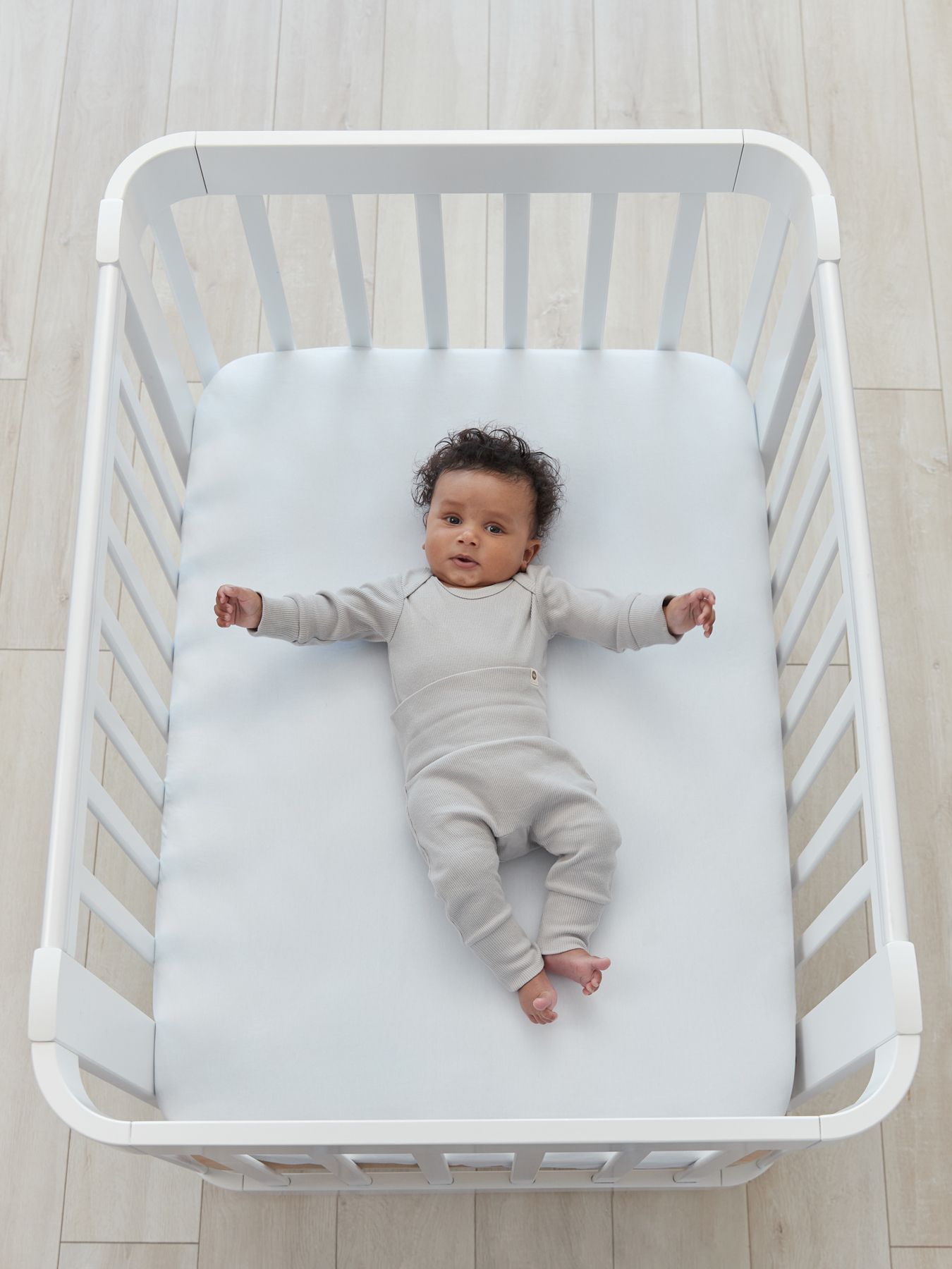 Простыня на резинке Happy Baby 100х70 см white (М) 6