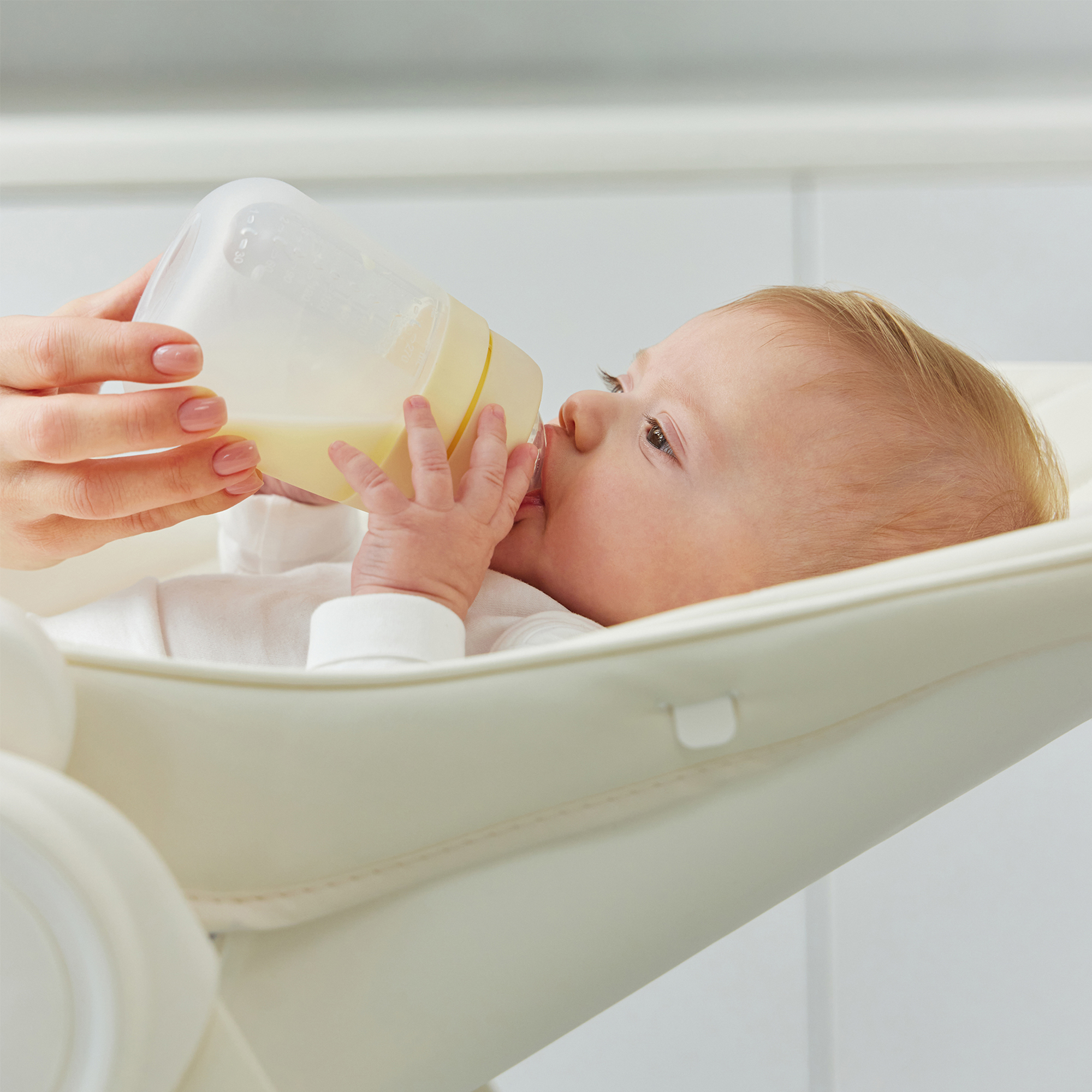 Бутылочка Happy Baby силиконовая с крышкой и 2 силиконовыми сосками, 270 мл 4