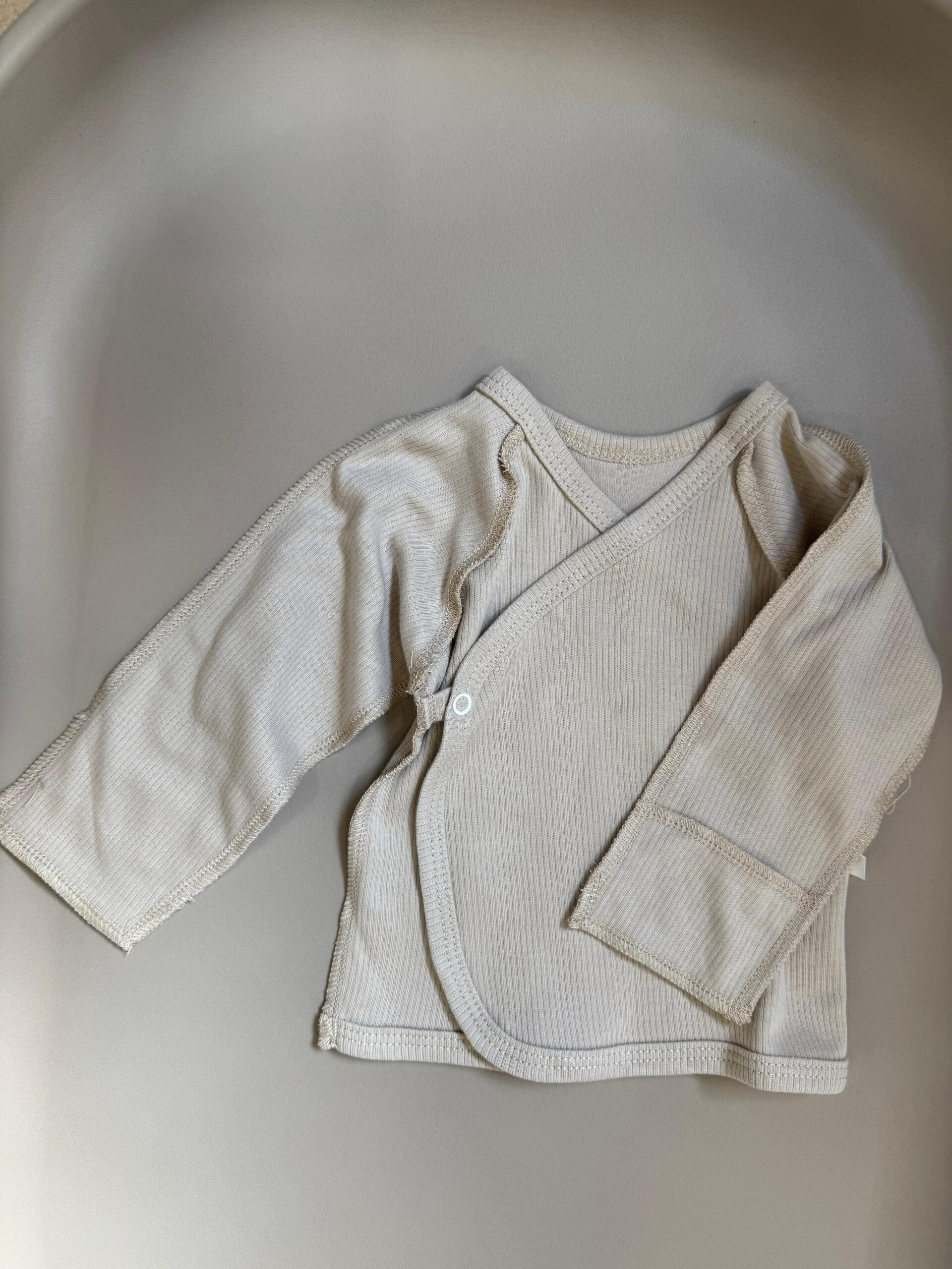 Распашонка MATUSHKIN с запахом, с отворотами, швы наружу, интерлок-лапша 1 распашонка